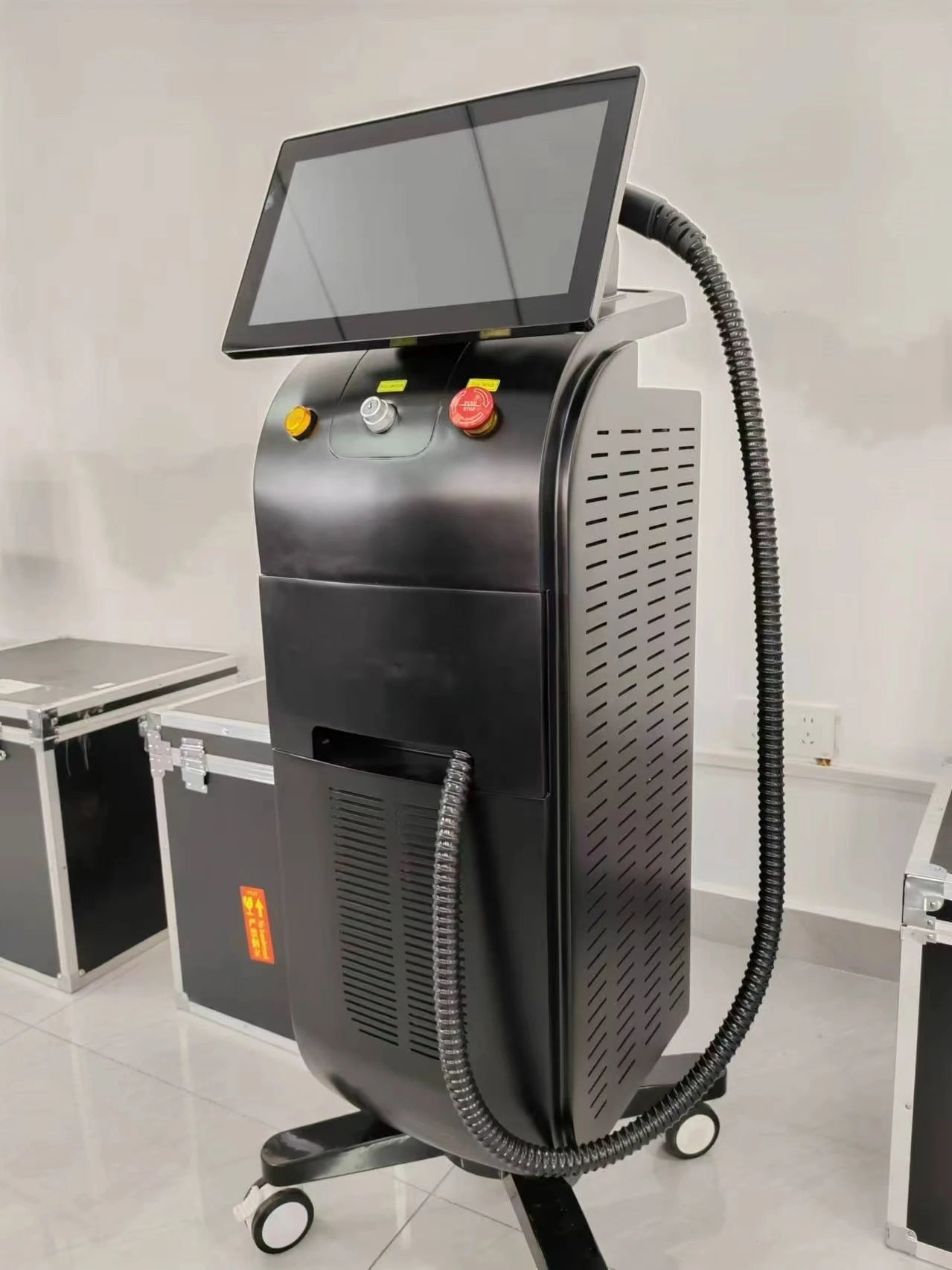 16 Bar Soprano Titanium Hair Removal Professional 5000W 4 Wavelength Painless Permanent Hair Removal Professional Beauty Salon